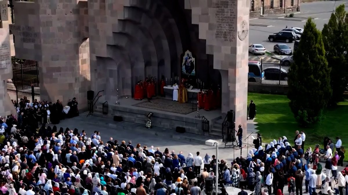 †  Под руководством Католикоса Всех Армян Гарегина Второго сегодня, 1 октября, о…