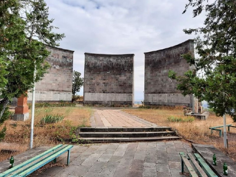 Artsakh Monuments сообщает, что азербайджанская сторона стерла с лица земли Мемо…