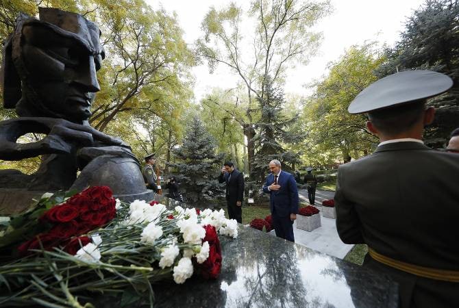 Премьер-министр Никол Пашинян в парке Национального Собрания принял участие в це…