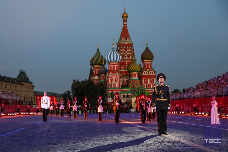 В Москве открылся XV Международный военно-музыкальный фестиваль “Спасская башня”…