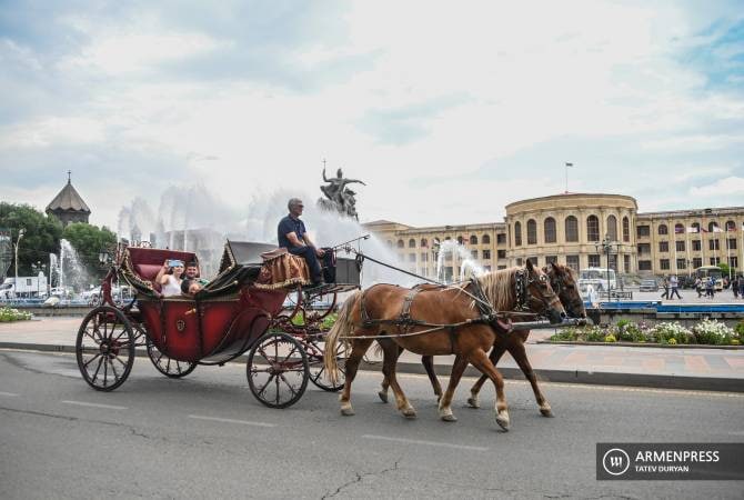 В Гюмри ремонтируется площадь Вардананц. «Арменпресс» сообщает, что работы осуще…