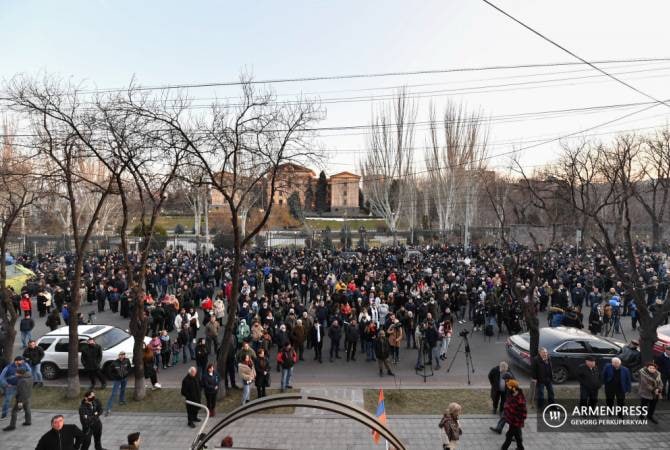 У здания Национального собрания Армении 3 марта начался очередной митинг “Движен…