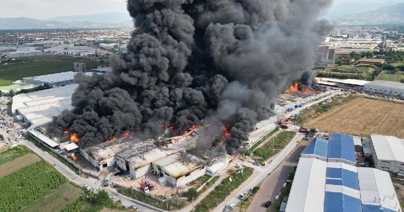 В турецкой Бурсе горят 10 фабрикСильный пожар произошел в турецкой провинции Бур…